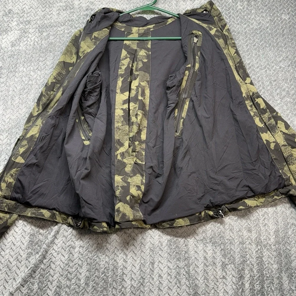 Lululemon Rise and Shine Jacket Women's Size 4 Green Camo Hooded Full Zip Active